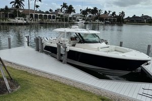 2024 Tiara Yachts 38 LS thumbnail 1