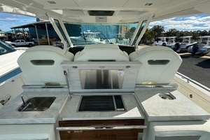 2024 Tiara Yachts 38 LS thumbnail 29