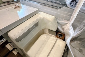 2024 Tiara Yachts 38 LS thumbnail 20