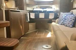2017 Sea Ray Sundancer 370 thumbnail 19