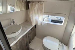 33ft Regal Yacht For Sale