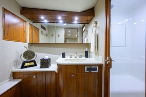 2003 American Custom Yachts thumbnail 59