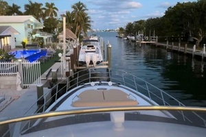 2014 Azimut 64 thumbnail 4