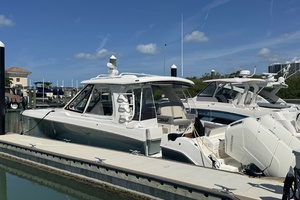 38FT (11.58M) BOSTON WHALER Worth Avenue Yachts