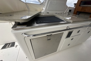 2024 Boston Whaler 380 Realm thumbnail 9