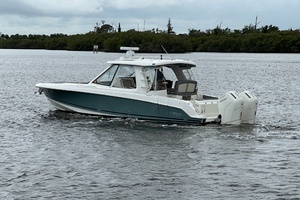 2024 Boston Whaler 380 Realm thumbnail 2
