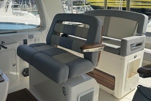 2024 Boston Whaler 380 Realm thumbnail 12
