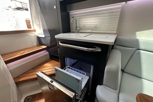 38FT (11.58M) BOSTON WHALER