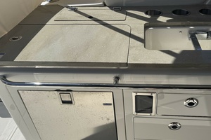 38FT (11.58M) BOSTON WHALER