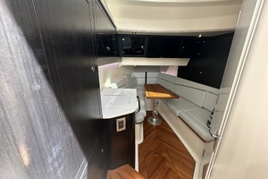 38FT (11.58M) BOSTON WHALER