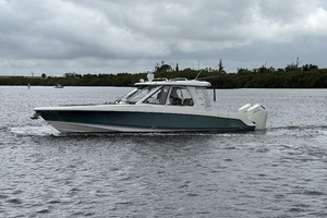 2024 Boston Whaler 380 Realm thumbnail 1