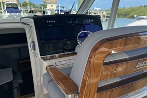 38FT (11.58M) BOSTON WHALER