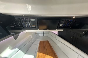 38FT (11.58M) BOSTON WHALER