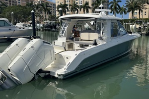 38FT (11.58M) BOSTON WHALER yacht for sale