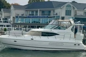 2001 Cruisers Yachts 4450 Express Motor Yacht thumbnail 3