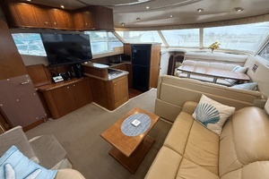 2001 Cruisers Yachts 4450 Express Motor Yacht thumbnail 12
