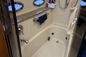 2001 Cruisers Yachts 4450 Express Motor Yacht thumbnail 27