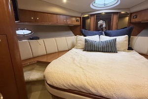 2001 Cruisers Yachts 4450 Express Motor Yacht thumbnail 17