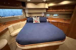 2001 Cruisers Yachts 4450 Express Motor Yacht thumbnail 23