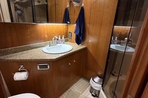 2001 Cruisers Yachts 4450 Express Motor Yacht thumbnail 25