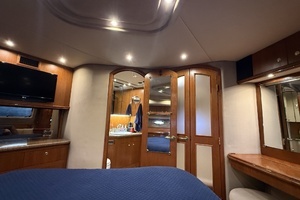 2001 Cruisers Yachts 4450 Express Motor Yacht thumbnail 24