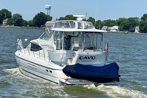 2001 Cruisers Yachts 4450 Express Motor Yacht thumbnail 2