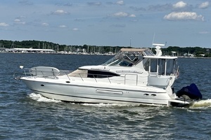 2001 Cruisers Yachts 4450 Express Motor Yacht thumbnail 1
