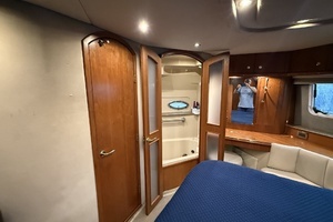 2001 Cruisers Yachts 4450 Express Motor Yacht thumbnail 26