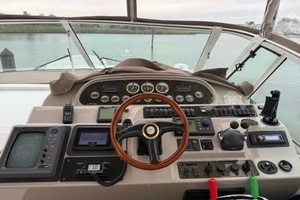 2001 Cruisers Yachts 4450 Express Motor Yacht thumbnail 9