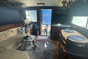 1981 Hatteras 43 Convertible thumbnail 18