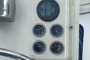 1981 Hatteras 43 Convertible thumbnail 12