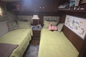 1981 Hatteras 43 Convertible thumbnail 24
