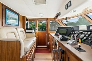 1989 Hatteras Motor Yacht thumbnail 10