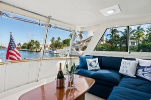 1989 Hatteras Motor Yacht thumbnail 29