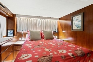 1989 Hatteras Motor Yacht thumbnail 16