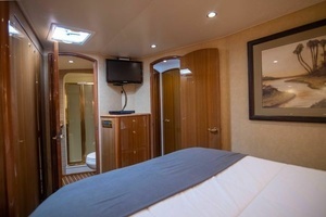 2007 Viking 52 Convertible thumbnail 19