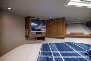 2007 Viking 52 Convertible thumbnail 26