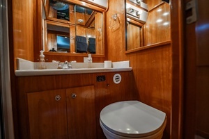 2004 Navigator 5700 Rival Pilothouse thumbnail 35