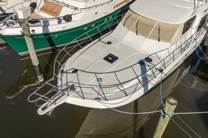 2004 Navigator 5700 Rival Pilothouse thumbnail 3