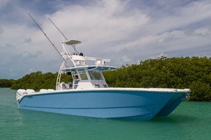 37FT (11.28M) INVINCIBLE Worth Avenue Yachts