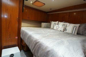 2005 Sea Force IX Enclosed Flybridge thumbnail 6