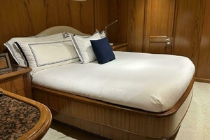 2005 Sea Force IX Enclosed Flybridge thumbnail 37