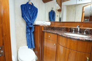 2005 Sea Force IX Enclosed Flybridge thumbnail 81