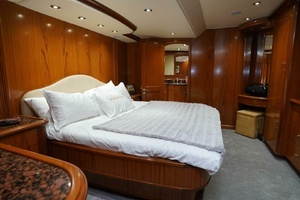 2005 Sea Force IX Enclosed Flybridge thumbnail 82