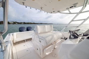 2011 Intrepid 370 Open thumbnail 21