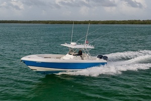 2011 Intrepid 370 Open thumbnail 8