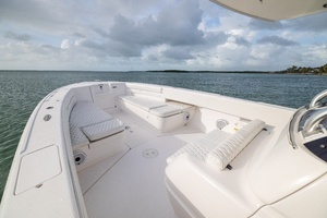 2011 Intrepid 370 Open thumbnail 12