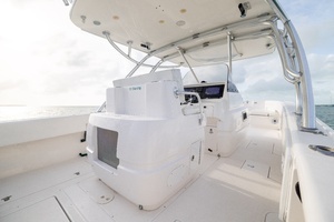 2011 Intrepid 370 Open thumbnail 30