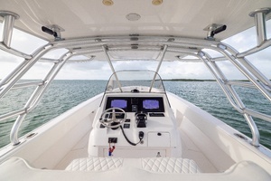 2011 Intrepid 370 Open thumbnail 24