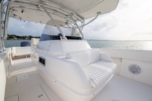 2011 Intrepid 370 Open thumbnail 19
